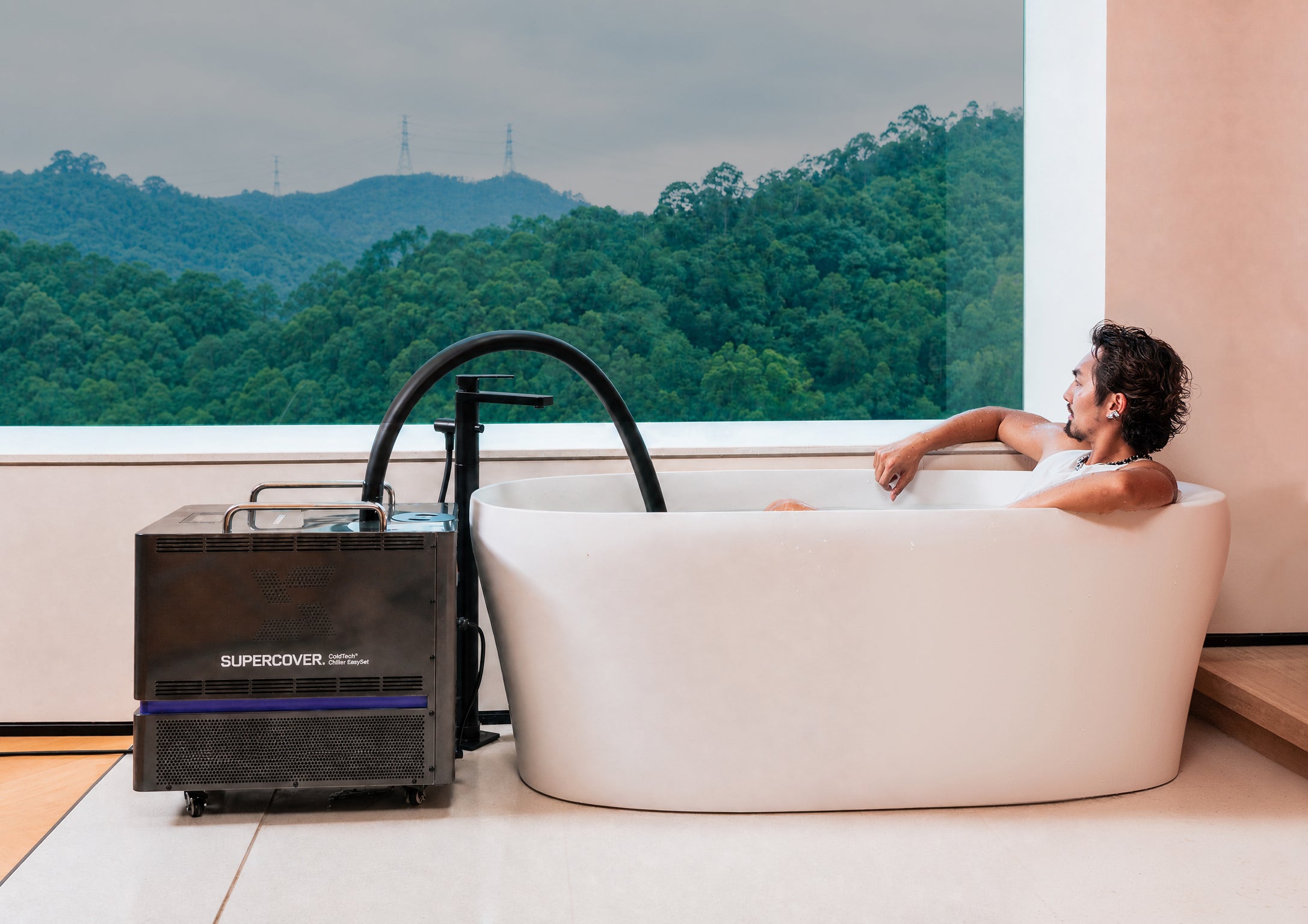 Chiller EasySet beside a home recovery bath